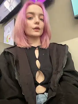 Snapshot of aka_Blonde chatting on 4, 3, 2026 aka Blonde online show from 4, 3, 2026