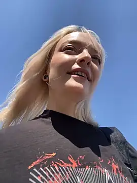 Snapshot of aka_Blonde chatting on 5, 6, 2026 aka Blonde online show from 5, 6, 2026
