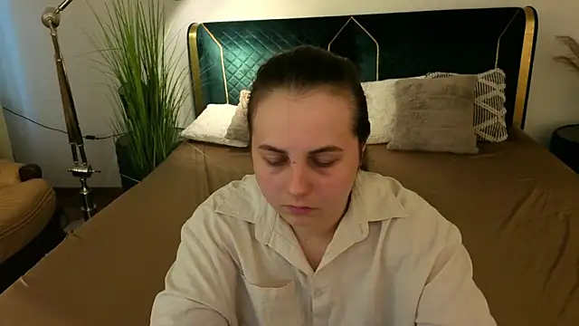 MikaFoxy online show from 6, 4, 2026