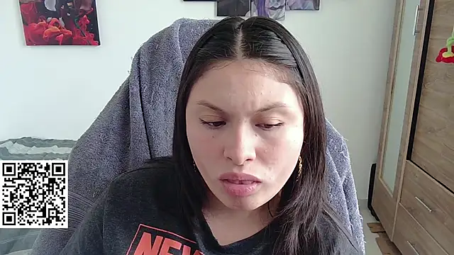 yessica gomez01 online show from 17, 4, 2026