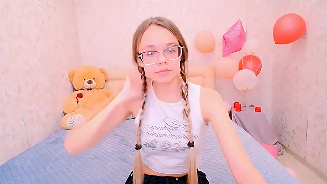 Snapshot of LolliStrawberry chatting on 25, 2, 2026 LolliStrawberry online show from 25, 2, 2026