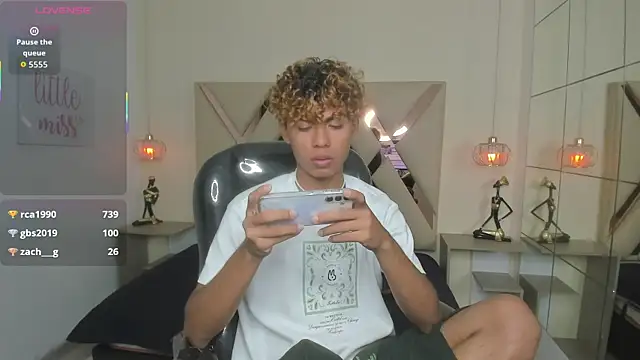 Anyelo Twink online show from 9, 4, 2026