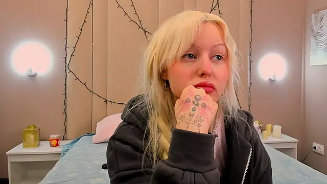 Snapshot of AdeleSilvy chatting on 20, 4, 2026 AdeleSilvy online show from 20, 4, 2026