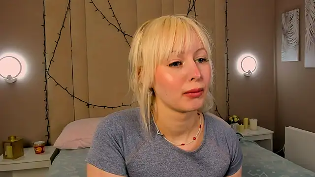 Snapshot of AdeleSilvy chatting on 7, 5, 2026 AdeleSilvy online show from 7, 5, 2026