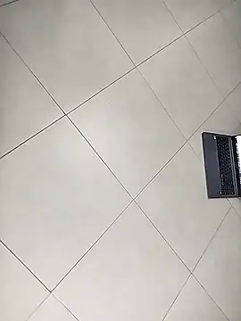 PrettyBottom1 online show from 14, 1, 2026