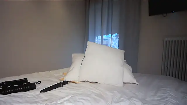 AlyssaFoxx  online show from 15, 4, 2026