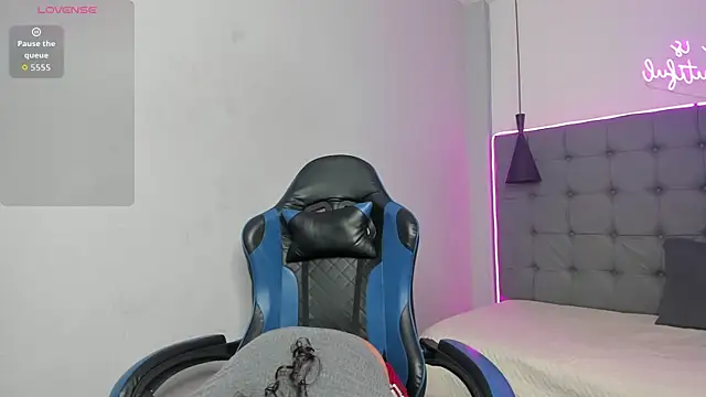 scarletcherry18 online show from 16, 4, 2026