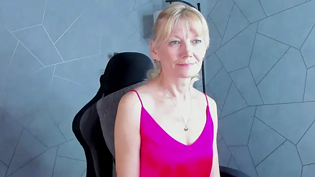 Julie Lucas online show from 17, 5, 2026