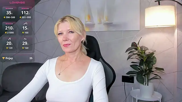 Julie Lucas online show from 3, 7, 2026