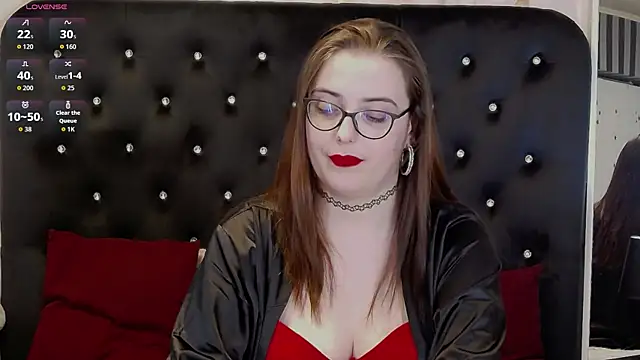 Snapshot of JulieAnnX chatting on 7, 5, 2026 JulieAnnX online show from 7, 5, 2026