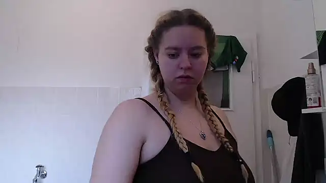 Mia lou05 online show from 10, 5, 2026