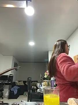 Snapshot of Pretty__Milf chatting on 6, 5, 2026 Pretty Milf online show from 6, 5, 2026
