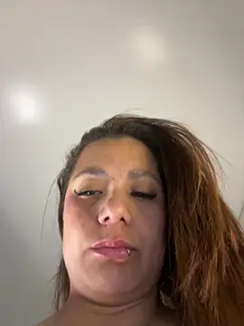 Snapshot of Pretty__Milf chatting on 5, 6, 2026 Pretty Milf online show from 5, 6, 2026
