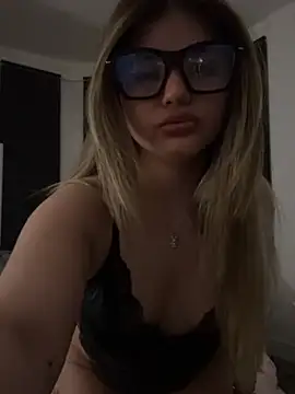 Snapshot of LilaMason chatting on 4, 4, 2026 LilaMason online show from 4, 4, 2026