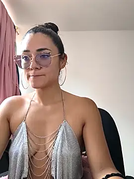 Snapshot of Freyarosse chatting on 5, 2, 2026 Freyarosse online show from 5, 2, 2026