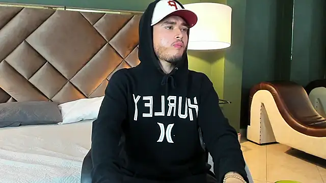 Snapshot of Salvattore_Muller chatting on 9, 2, 2026 Salvattore Muller online show from 9, 2, 2026