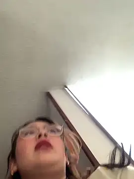 Snapshot of TatiJx_Pink chatting on 4, 2, 2026 TatiJx Pink online show from 4, 2, 2026