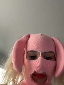 Snapshot of SexySkiBunny chatting on 23, 2, 2026 SexySkiBunny online show from 23, 2, 2026