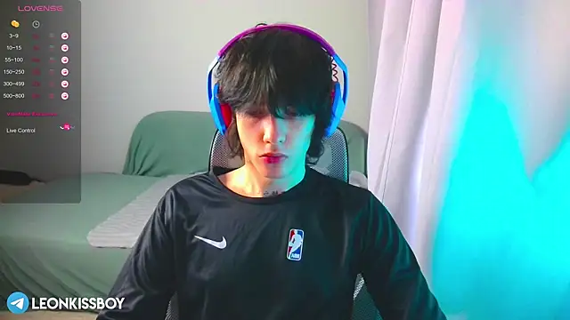 LeonBoykisser online show from 29, 3, 2026