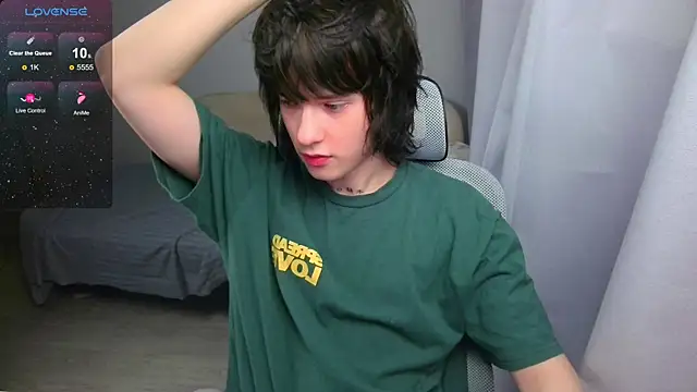 Snapshot of LeonBoykisser chatting on 9, 5, 2026 LeonBoykisser online show from 9, 5, 2026