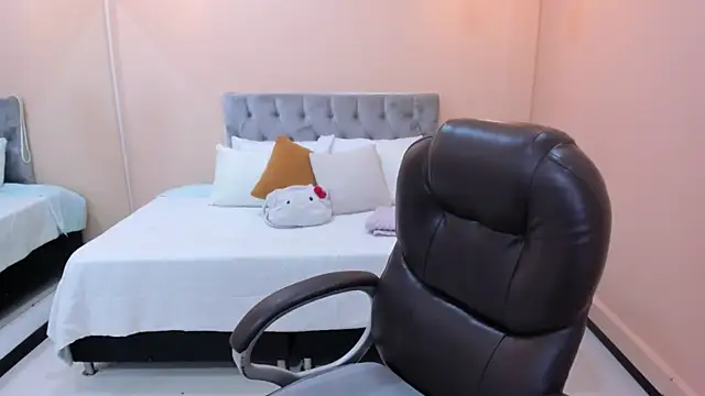 Bela Craxkerr online show from 13, 4, 2026