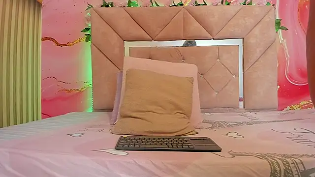 sweet  luna   online show from 13, 4, 2026