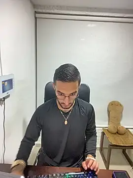 Snapshot of juanlouis_pierre chatting on 13, 2, 2026 juanlouis pierre online show from 13, 2, 2026