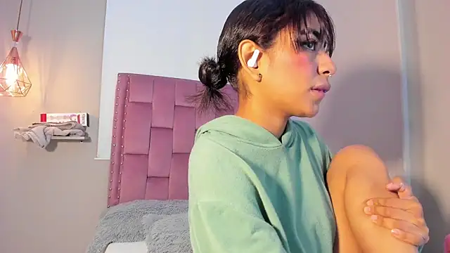 Snapshot of Scarlet_Vixen_ chatting on 16, 3, 2026 Scarlet Vixen online show from 16, 3, 2026