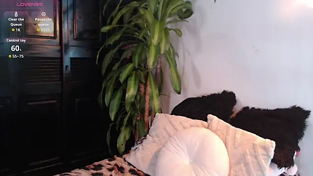 Snapshot of Mia_Volkova_ chatting on 25, 5, 2026 Mia Volkova online show from 25, 5, 2026