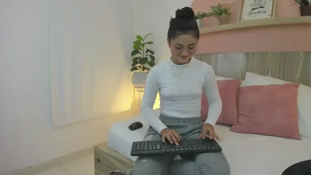 Snapshot of ivette_swan chatting on 18, 2, 2026 ivette swan online show from 18, 2, 2026