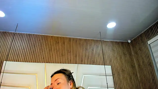 Xara Shadow online show from 2, 4, 2026