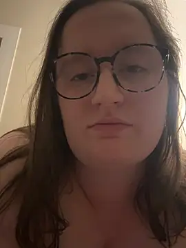 lucycomestrue online show from 19, 1, 2026