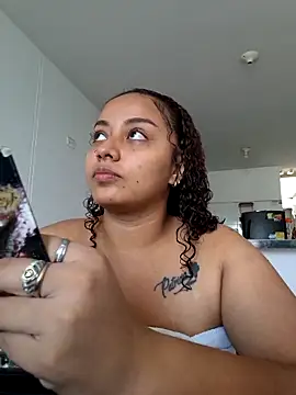 Snapshot of curly_girl_31 chatting on 6, 5, 2026 curly girl 31 online show from 6, 5, 2026