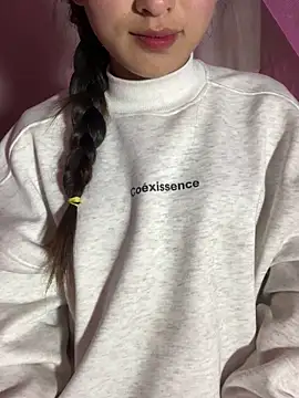 Thuyli xx online show from 16, 1, 2026