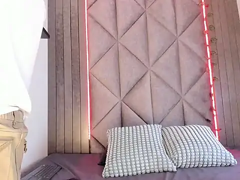 AndrewKenoxx  online show from 6, 2, 2026