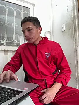Snapshot of santiObrero chatting on 18, 4, 2026 santiObrero online show from 18, 4, 2026
