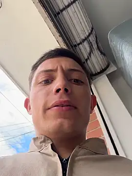 Snapshot of santiObrero chatting on 24, 4, 2026 santiObrero online show from 24, 4, 2026