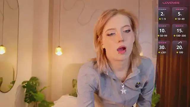 Snapshot of MoonlightAsuna chatting on 5, 2, 2026 MoonlightAsuna online show from 5, 2, 2026