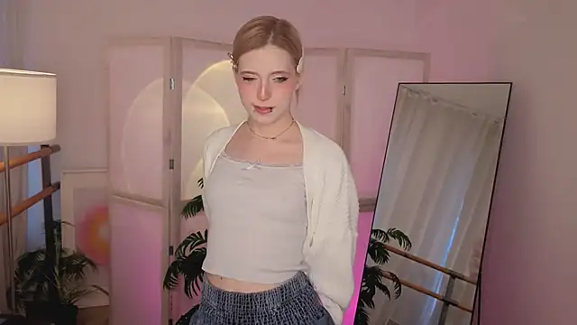 Snapshot of MoonlightAsuna chatting on 19, 2, 2026 MoonlightAsuna online show from 19, 2, 2026