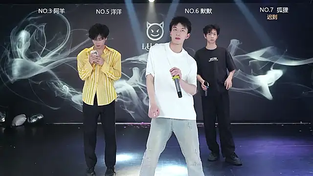 Snapshot of MS-180- chatting on 15, 4, 2026 MS-180- online show from 15, 4, 2026