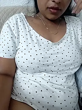 Hot-Tinaa online show from 5, 4, 2026