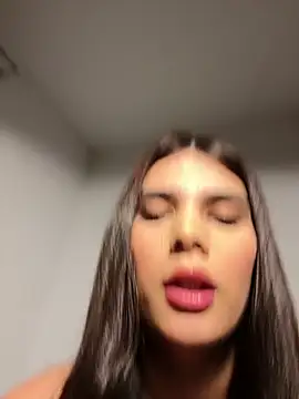 Lily WellGifted online show from 17, 4, 2026