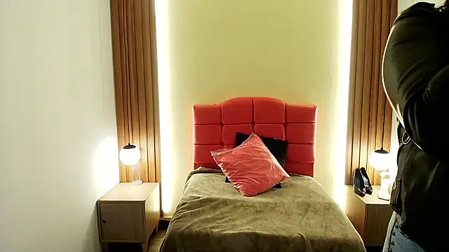 Snapshot of IvonneRoss_ chatting on 12, 2, 2026 IvonneRoss online show from 12, 2, 2026