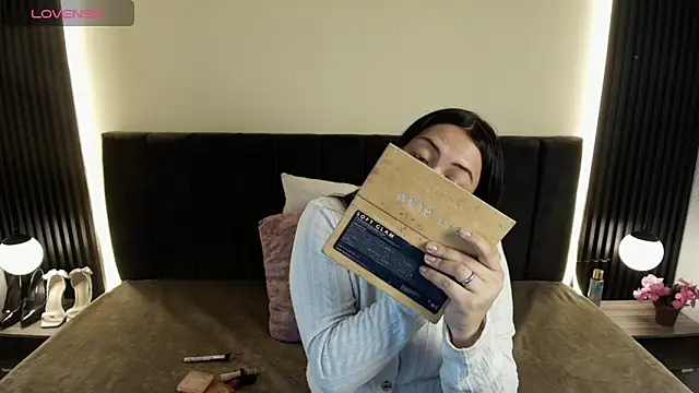 IvonneRoss  online show from 12, 3, 2026