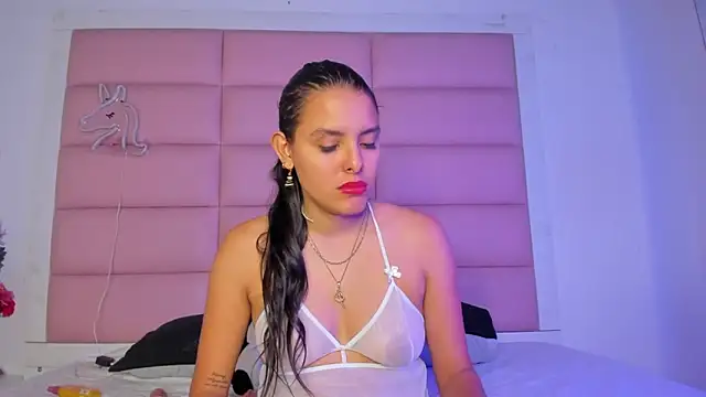 Catalinna 03 online show from 17, 4, 2026