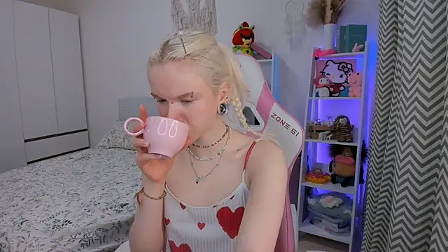 Snapshot of Mia_WaterFall chatting on 10, 2, 2026 Mia WaterFall online show from 10, 2, 2026