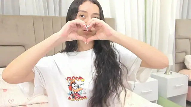 isabella nowa online show from 10, 4, 2026