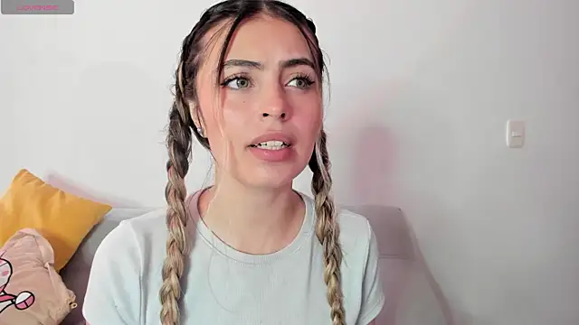 Fernanda aaaa online show from 8, 4, 2026