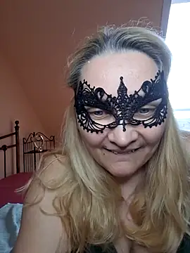 MaskedQueen77 online show from 15, 4, 2026