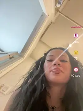 Snapshot of luxxlola chatting on 23, 5, 2026 luxxlola online show from 23, 5, 2026